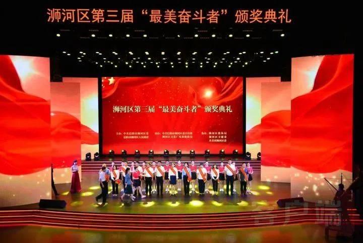 特警寒冬跳江救人,秒出警成功救援